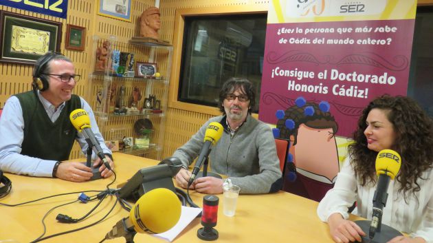 Alberto Romeron Ferrer, José Manuel Ramos y Laura Jurado en los estudios de Radios Cádiz concursando en el Doctorado Honoris Cádiz Alberto Romeron Ferrer, José Manuel Ramos y Laura Jurado en los estudios de Radios Cádiz concursando en el Doctorado Honoris Cádiz