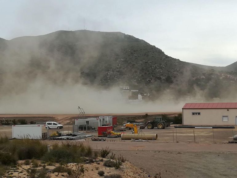 Podemos pide medidas que eviten que el viento extienda los metales pesados a la bahía de Portmán Podemos pide medidas que eviten que el viento extienda los metales pesados a la bahía de Portmán