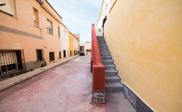 Muro nuevo para las calles Recoletos y Sagrada Familia del barrio de San Antón Muro nuevo para las calles Recoletos y Sagrada Familia del barrio de San Antón