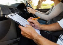 27 examinadores de refuerzo para reducir la lista de espera del carné de conducir