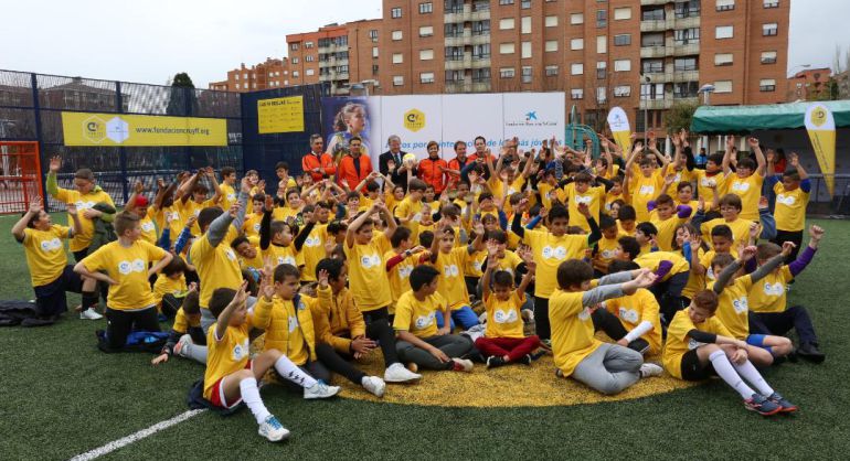 Decenas de jóvenes disfrutaron de la nueva instalación deportiva Decenas de jóvenes disfrutaron de la nueva instalación deportiva