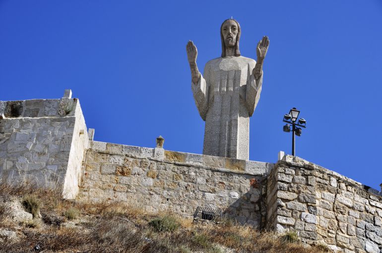 El Cristo del Otero se iluminará de rojo el 17 de abril El Cristo del Otero se iluminará de rojo el 17 de abril
