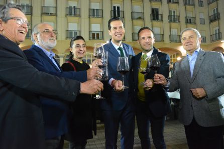 Varias autoridades de la ciudad de Elda han participado en el Winecanting Varias autoridades de la ciudad de Elda han participado en el Winecanting