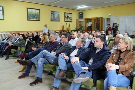 Alcaldes, concejales, senadores y procuradores socialistas presentes en el encuentro con Luis Tudanca en Nava de la Asunción. Alcaldes, concejales, senadores y procuradores socialistas presentes en el encuentro con Luis Tudanca en Nava de la Asunción.