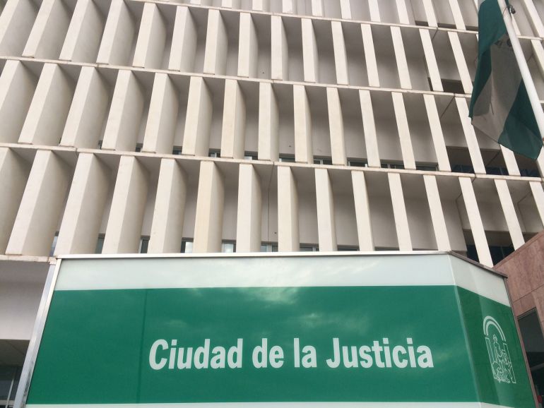 Málaga, juicio, violación, hermanos, feria, agresión: La Audiencia celebra este martes juicio a dos hermanos acusados de agredir y violar a dos mujeres Málaga, juicio, violación, hermanos, feria, agresión: La Audiencia celebra este martes juicio a dos hermanos acusados de agredir y violar a dos mujeres