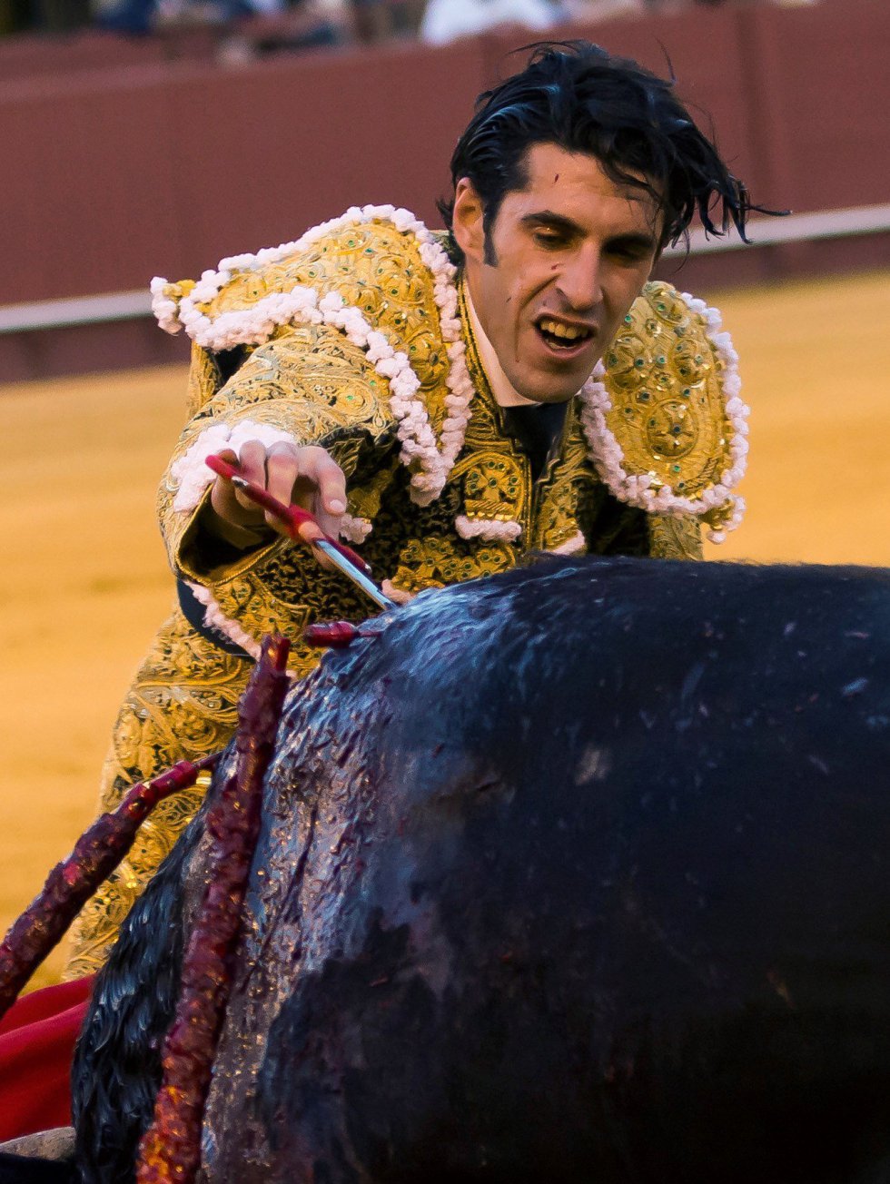 GRAF6232. SEVILLA, 17/04/2018.- El diestro Alejandro Talavante en su segundo toro de la tarde de la novena corrida de abono de la Plaza de la Maestranza de Sevilla. EFE/Raúl Caro GRAF6232. SEVILLA, 17/04/2018.- El diestro Alejandro Talavante en su segundo toro de la tarde de la novena corrida de abono de la Plaza de la Maestranza de Sevilla. EFE/Raúl Caro
