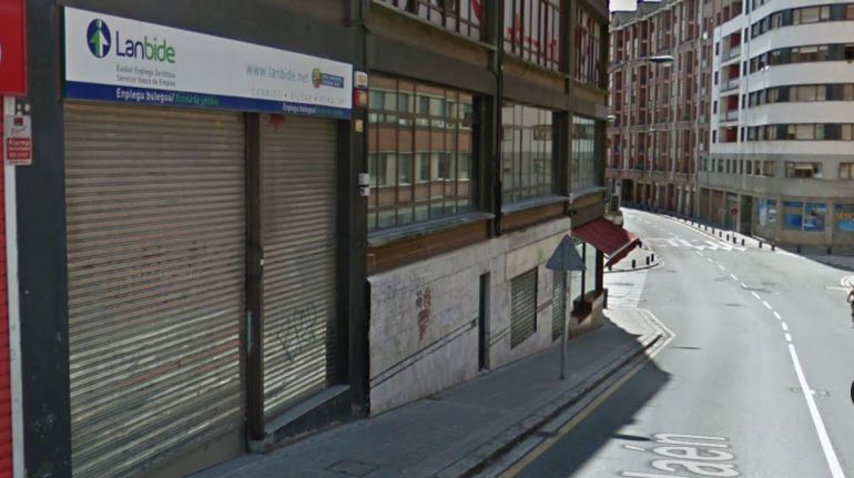 Condenado por intentar quemar una oficina de Lanbide por no cobrar la prestación Condenado por intentar quemar una oficina de Lanbide por no cobrar la prestación