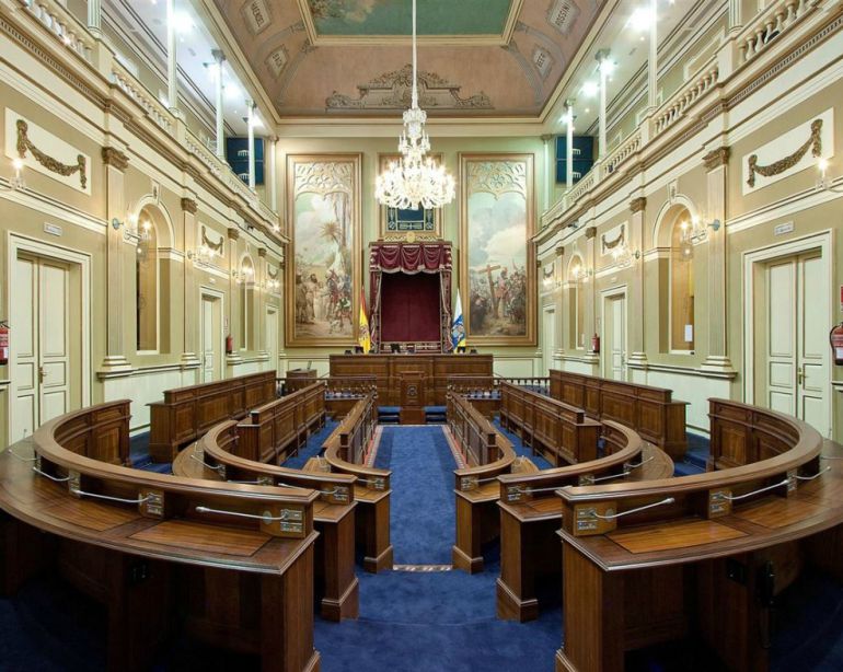 Salón de plenos del Parlamento de Canarias Salón de plenos del Parlamento de Canarias