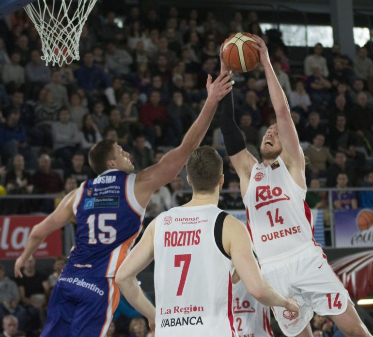 El Club Ourense Baloncesto, cae en la cancha del Barcelona B, por 83 a 69. Con esta derrota, el COB, se aleja de los puestos del Play Off de ascenso. Foto de arcichivo, esta temporada en la cancha del Palencia El Club Ourense Baloncesto, cae en la cancha del Barcelona B, por 83 a 69. Con esta derrota, el COB, se aleja de los puestos del Play Off de ascenso. Foto de arcichivo, esta temporada en la cancha del Palencia