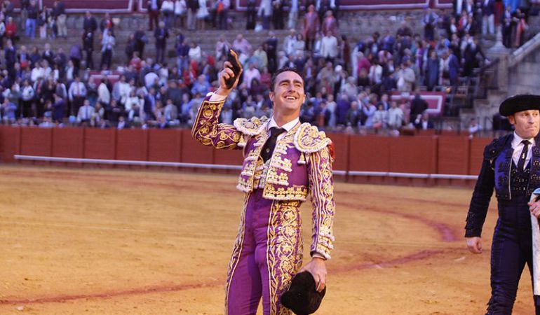 David Fandila 'El Fandi' con la oreja que le cortó al sexto toro de la tarde David Fandila 'El Fandi' con la oreja que le cortó al sexto toro de la tarde