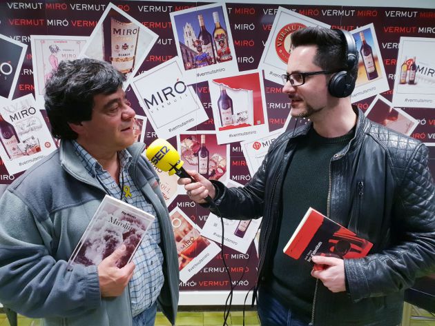 Pep Macaya parlant de la seva novel.la "Mirolina" a la sala de tasts de Vermut Miró Pep Macaya parlant de la seva novel.la "Mirolina" a la sala de tasts de Vermut Miró