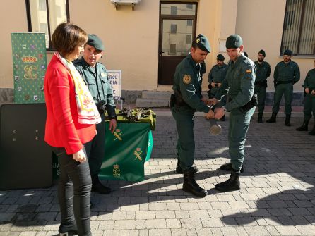 La subdelegada Pilar Sanz observa la demostración de una operación de los agentes de la nueva unidad La subdelegada Pilar Sanz observa la demostración de una operación de los agentes de la nueva unidad