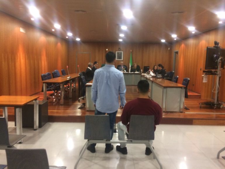 Los dos acusados al inicio del juicio en la Audiencia de Málaga Los dos acusados al inicio del juicio en la Audiencia de Málaga
