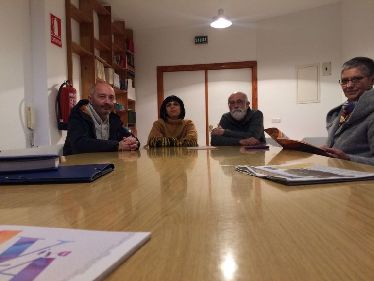 Componentes de la Asociación de Vecinos de la Axarquía Componentes de la Asociación de Vecinos de la Axarquía