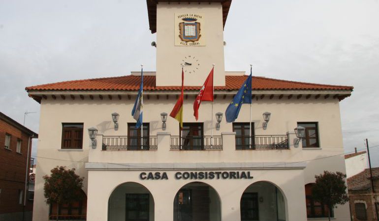 Fachada de la casa consistorial de Sevilla la Nueva Fachada de la casa consistorial de Sevilla la Nueva
