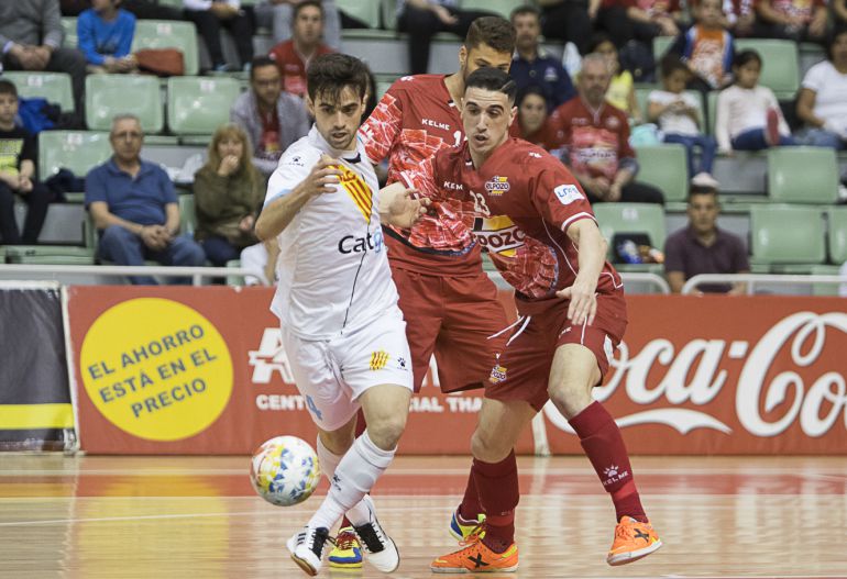 ElPozo supera a Catgas (5-0) y esperará el pinchazo del Barça para ser segundo ElPozo supera a Catgas (5-0) y esperará el pinchazo del Barça para ser segundo