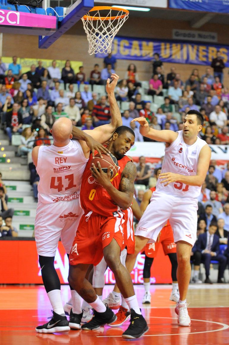 Tecnyconta solo le aguantó 25 minutos al UCAM Murcia CB (84-73) Tecnyconta solo le aguantó 25 minutos al UCAM Murcia CB (84-73)
