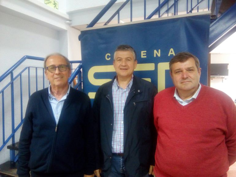 Tertulianos: Rafael Avila economista, Gutiérrez Bernal de UGT Huelva, Francisco José Martínez Catedrático y ex rector de la UHU y Emilio Congregado profesor de la Universidad de Huelva Tertulianos: Rafael Avila economista, Gutiérrez Bernal de UGT Huelva, Francisco José Martínez Catedrático y ex rector de la UHU y Emilio Congregado profesor de la Universidad de Huelva