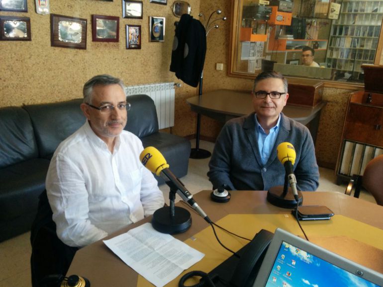 Los doctores Manuel Botana (izda) y Lorenzo Armenteros Los doctores Manuel Botana (izda) y Lorenzo Armenteros