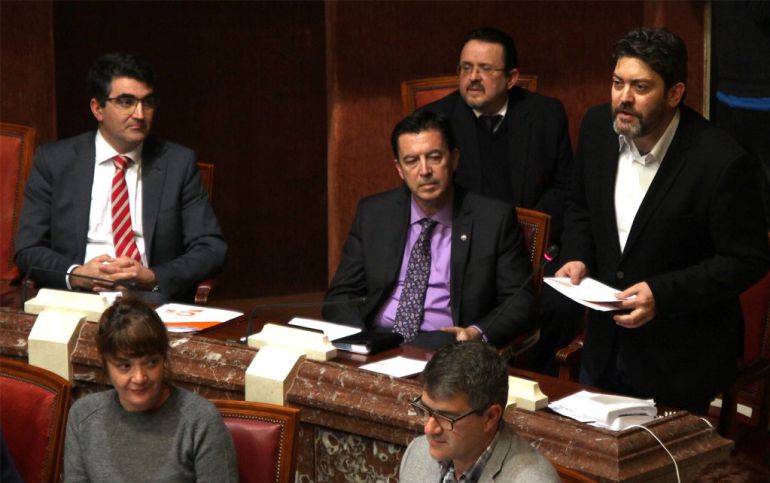Miguel Sánchez, preguntando al Jefe del Ejecutiva en la última sesión de control celebrada en la Asamblea Regional. Miguel Sánchez, preguntando al Jefe del Ejecutiva en la última sesión de control celebrada en la Asamblea Regional.