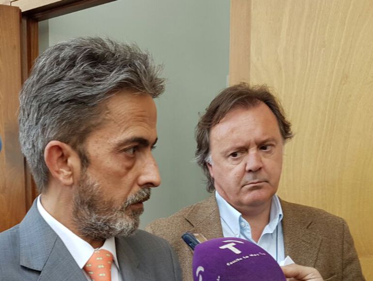 Carmelo Ordoñez, magistrado del Juzgado de Primera Instancia e Instrucción nº 4 y de lo Mercantil de Ciudad Real, a la izquierda. Carmelo Ordoñez, magistrado del Juzgado de Primera Instancia e Instrucción nº 4 y de lo Mercantil de Ciudad Real, a la izquierda.