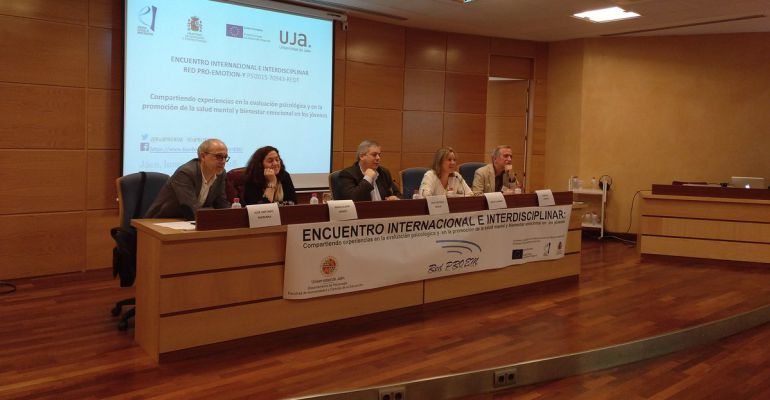 Ponentes de una de las mesas del encuentro que se celebra en la UJA. Ponentes de una de las mesas del encuentro que se celebra en la UJA.