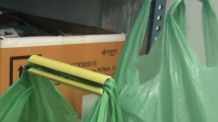 Asas multiusos en una bolsa de plástico. Asas multiusos en una bolsa de plástico.