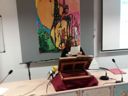 Lectura de una de las integrantes de la ADIF Lectura de una de las integrantes de la ADIF