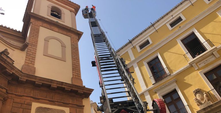 Los bomberos han accedido a las torres de la iglesia de San Juan de Dios Los bomberos han accedido a las torres de la iglesia de San Juan de Dios