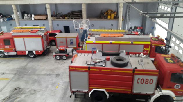 Aspecto de los camiones de los bomberos tras la eliminación de las pintadas Aspecto de los camiones de los bomberos tras la eliminación de las pintadas