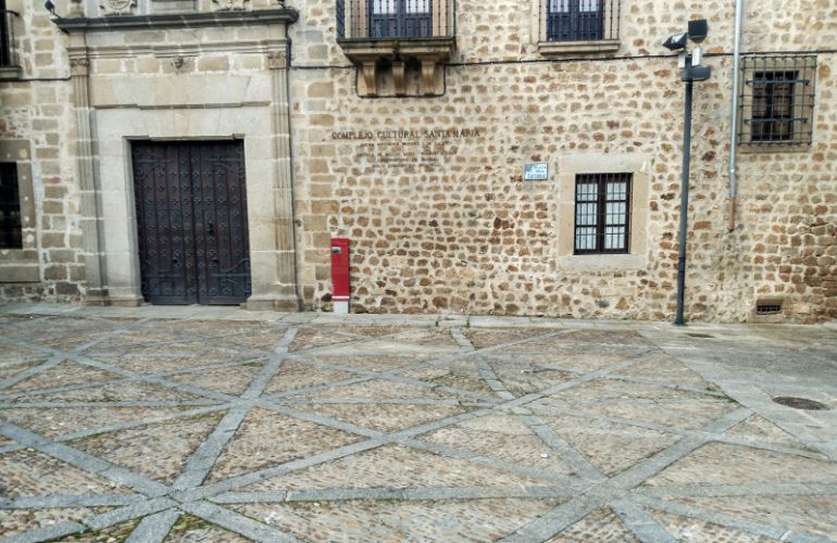 La Plaza de Santa María sin la escultura a García Matos La Plaza de Santa María sin la escultura a García Matos