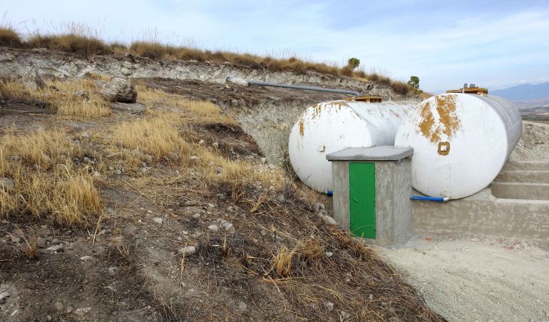 Dépositos instalados en la parcela afectada Dépositos instalados en la parcela afectada