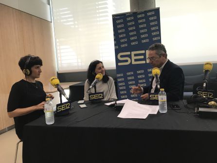 Salomón Hachuel junto a María Jesús Espinosa de los Monteros y Lourdes Moreno Salomón Hachuel junto a María Jesús Espinosa de los Monteros y Lourdes Moreno
