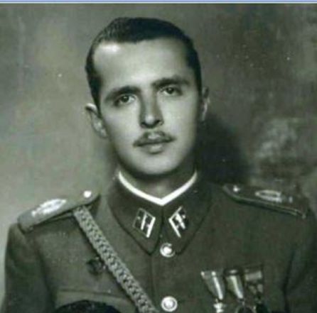 Manuel Cervantes Collantes, en 1951, cuando estaba destinado en Cazorla como teniente de la Guardia Civil Manuel Cervantes Collantes, en 1951, cuando estaba destinado en Cazorla como teniente de la Guardia Civil