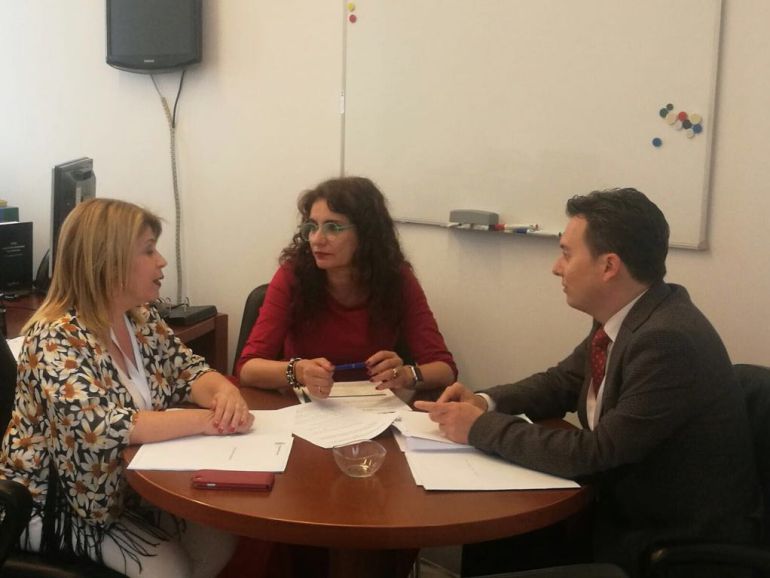 La consejera de Hacienda, María Jesús Montero, se reúne en Sevilla con la alcaldesa Mamen Sánchez y el delegado de Economía Santiago Galván La consejera de Hacienda, María Jesús Montero, se reúne en Sevilla con la alcaldesa Mamen Sánchez y el delegado de Economía Santiago Galván