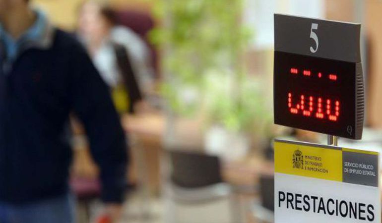4.700 parados menos en el primer trimestre del año 4.700 parados menos en el primer trimestre del año
