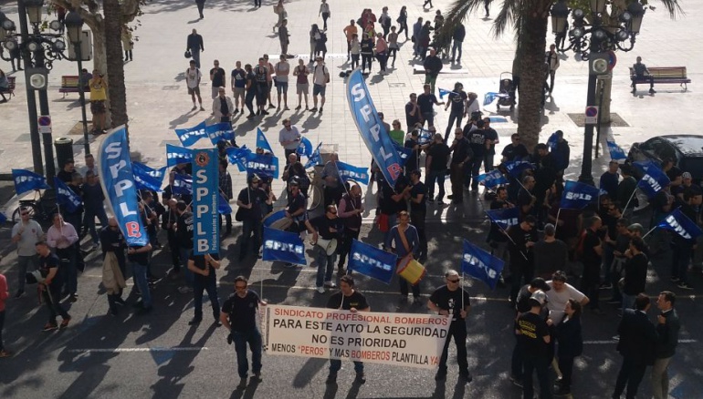 Imagen de archivo de una concentración del SPLB frente al Ayuntamiento