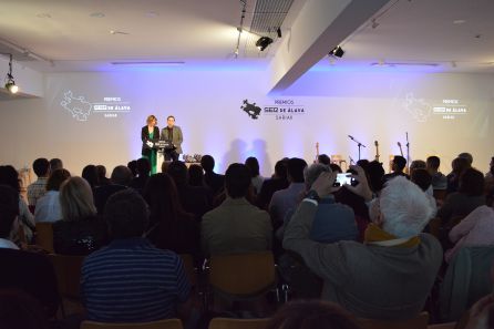 Naiara López de Munain y David Yurre presentaron el acto Naiara López de Munain y David Yurre presentaron el acto