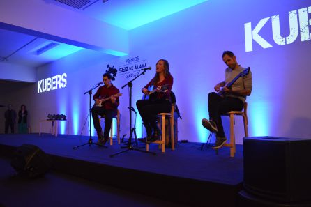 El grupo vitoriano Kubers interpretó dos temas musicales El grupo vitoriano Kubers interpretó dos temas musicales