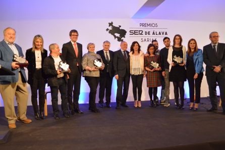 Foto de familia de los premiados Foto de familia de los premiados