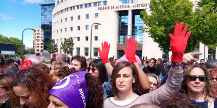 Protesta frente al Palacio de Justicia tras conocerse la sentencia Protesta frente al Palacio de Justicia tras conocerse la sentencia