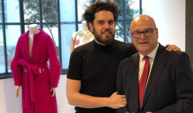 El diseñador, Leandro Cano (izq.), junto al diputado de promoción y turismo, Manuel Fernández El diseñador, Leandro Cano (izq.), junto al diputado de promoción y turismo, Manuel Fernández