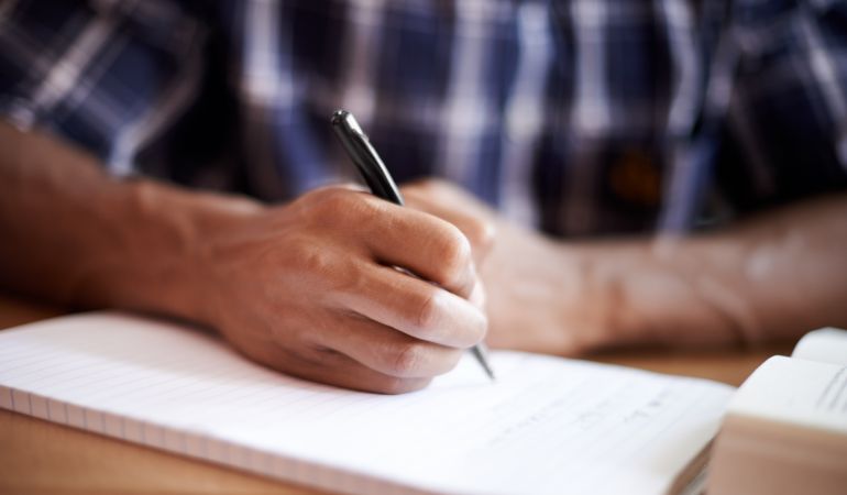 Algunas frases nos generan problemas a la hora de complicarlas con relativos Algunas frases nos generan problemas a la hora de complicarlas con relativos