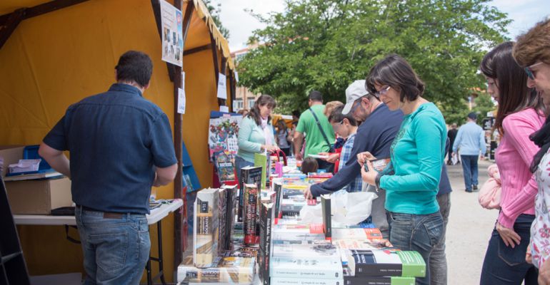 Los visitantes podrán disfrutar de stands, firmas de libros y actividades para todos los públicos Los visitantes podrán disfrutar de stands, firmas de libros y actividades para todos los públicos
