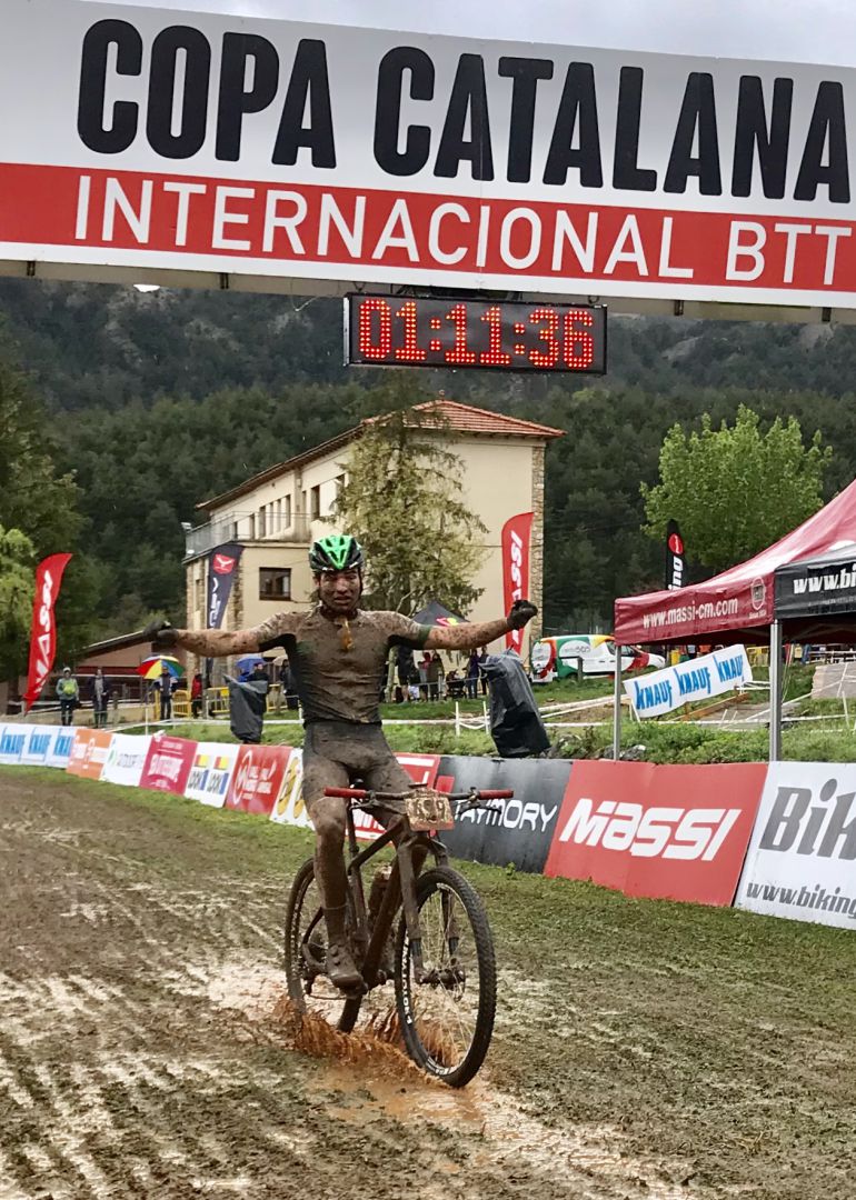 El corredor del Club Ciclista de Maceda,Carlos Canal, se alzaba con la victoria de la Copa Catalana Internacional. Carlos Canal, sigue líder de esta Copa. El corredor del Club Ciclista de Maceda,Carlos Canal, se alzaba con la victoria de la Copa Catalana Internacional. Carlos Canal, sigue líder de esta Copa.