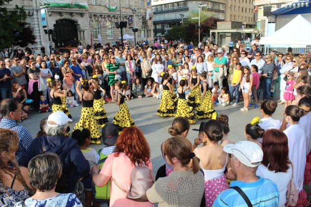 Escuela de baile Lassalle en un momento de su actuación en 2017. Escuela de baile Lassalle en un momento de su actuación en 2017.