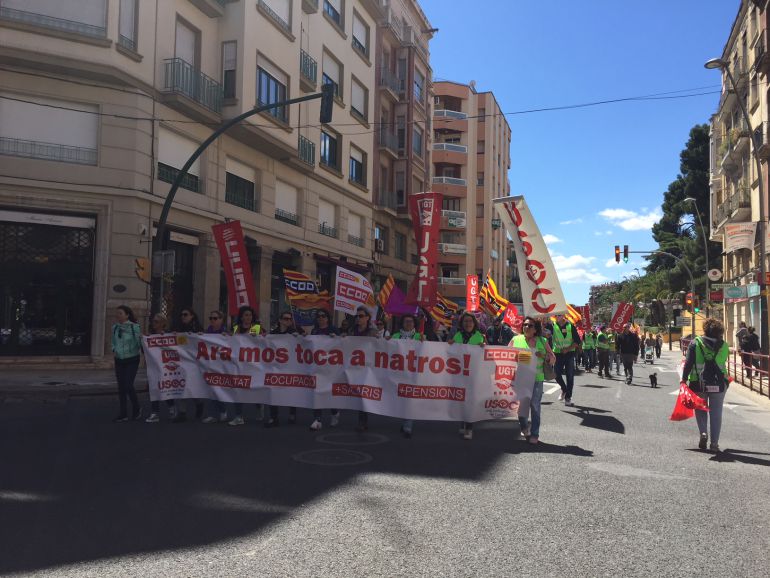 La manifestació, per l'avinguda de la Generalitat de Tortosa. La manifestació, per l'avinguda de la Generalitat de Tortosa.