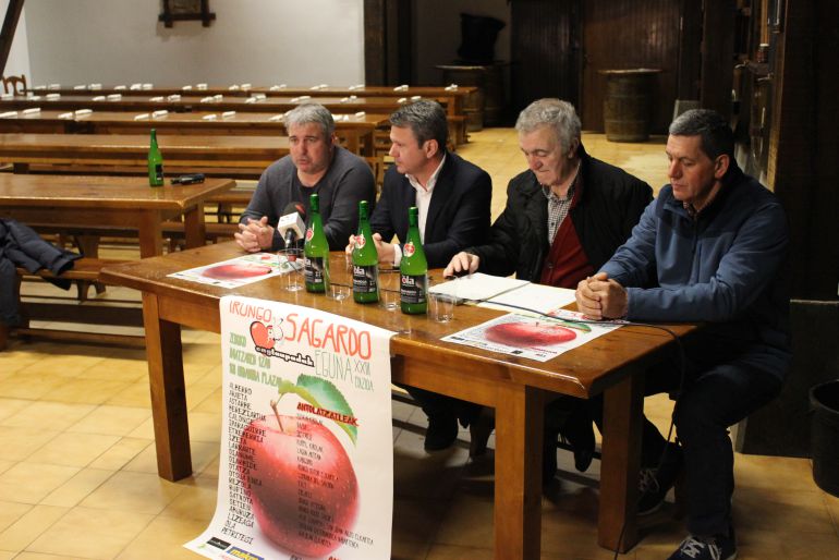 Presentación en la Sidrería Ola del Sagardo Eguna que se celebrará el 12 de mayo en la plaza Urdanibia. 