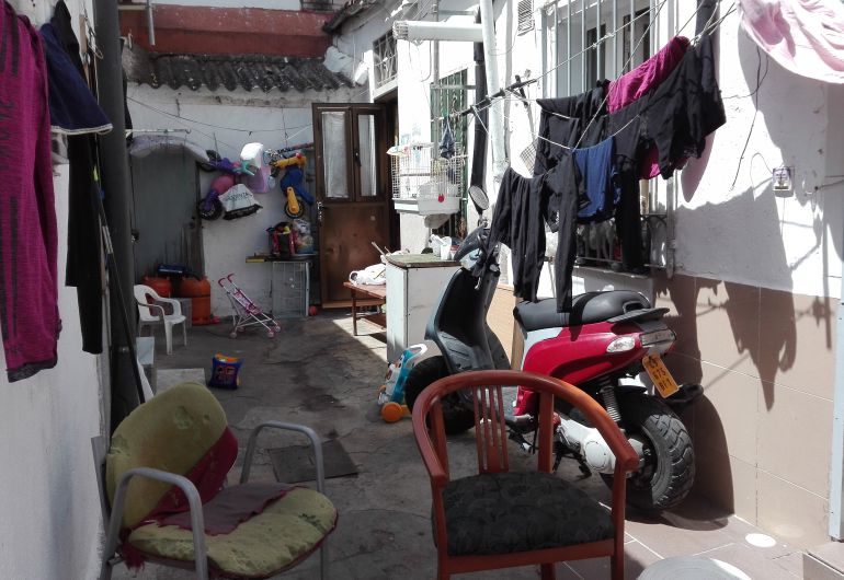 Patio interior de una de las viviendas de Peironcely 10. Patio interior de una de las viviendas de Peironcely 10.
