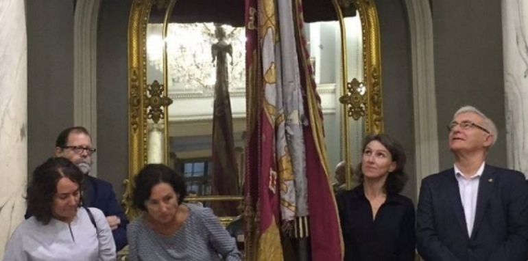 María Oliver (VLC en Comú) y el alcalde, Joan Ribó, a la derecha. María Oliver (VLC en Comú) y el alcalde, Joan Ribó, a la derecha.